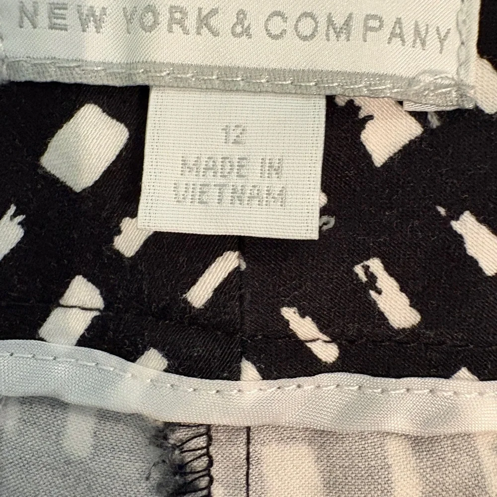 New York & Company Black and White Patterned Women’s Shorts - Picture 9 of 11